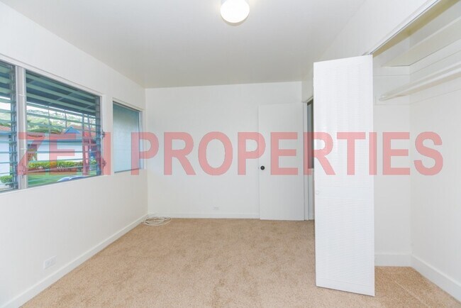 Building Photo - 1379 Hunakai St