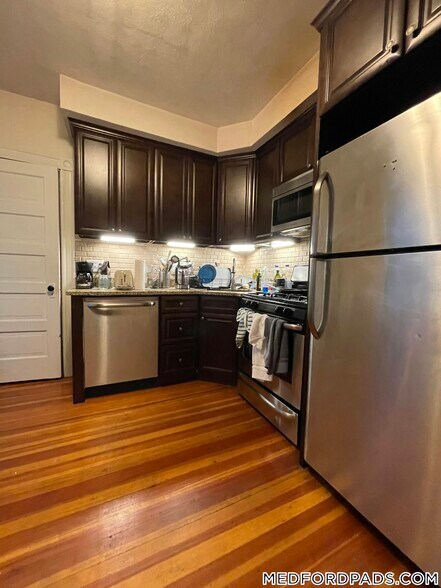 Building Photo - 352 Main St