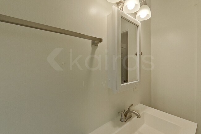 Building Photo - 964-966 Oakwood Ave