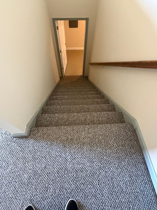 Building Photo - Country Charm