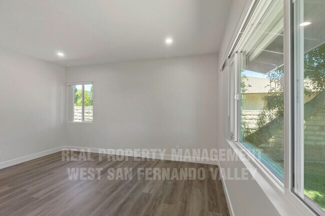 Building Photo - Beautifully Remodeled Single Family Home with Pool