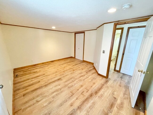Building Photo - 3723 Shelburne Rd
