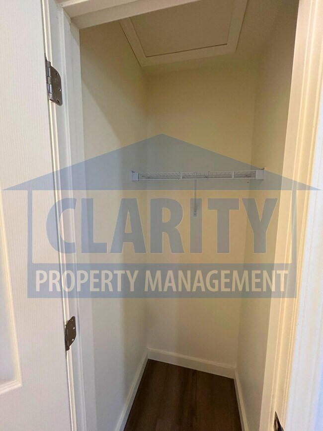 Building Photo - Three bedroom ranch-style home!