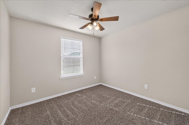 Building Photo - 8133 Cattlemen Dr