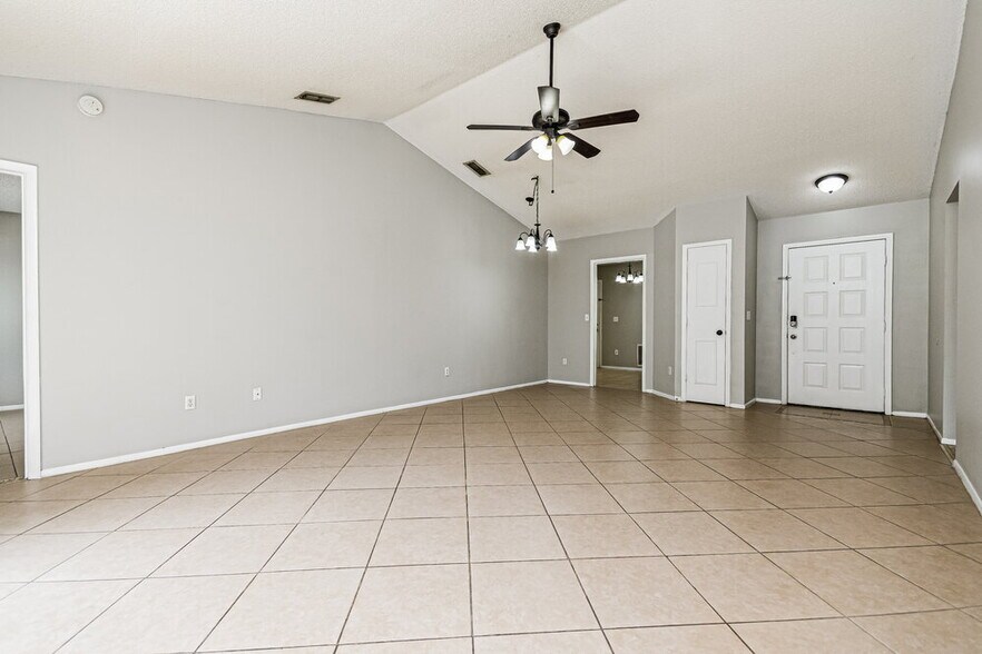 Building Photo - 3071 Bloomsbury Dr