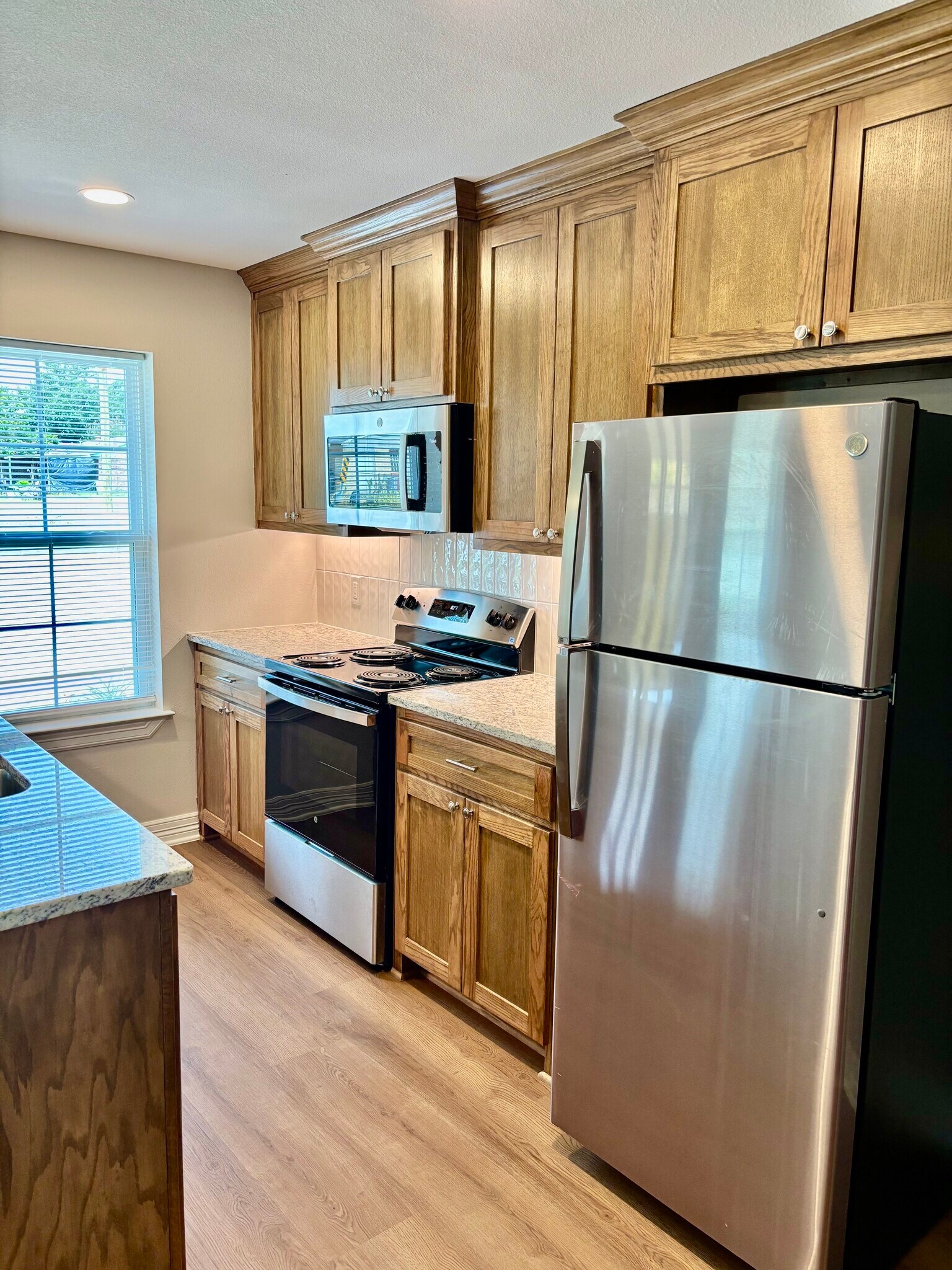 kitchen - 402 Lake Lamond Rd
