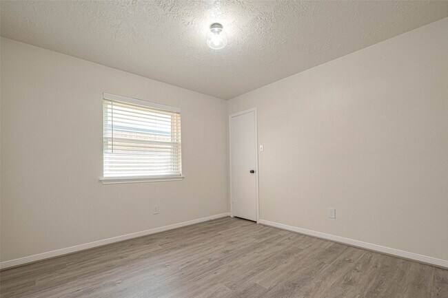 Building Photo - 416 Heatherwood Ct