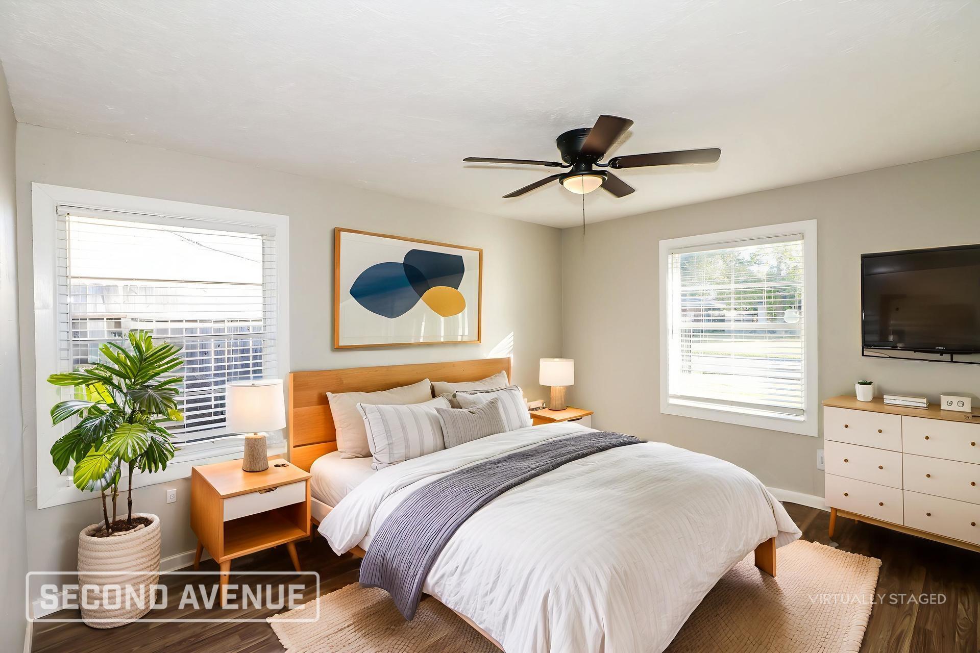 Building Photo - 5911 Kenilwood Dr