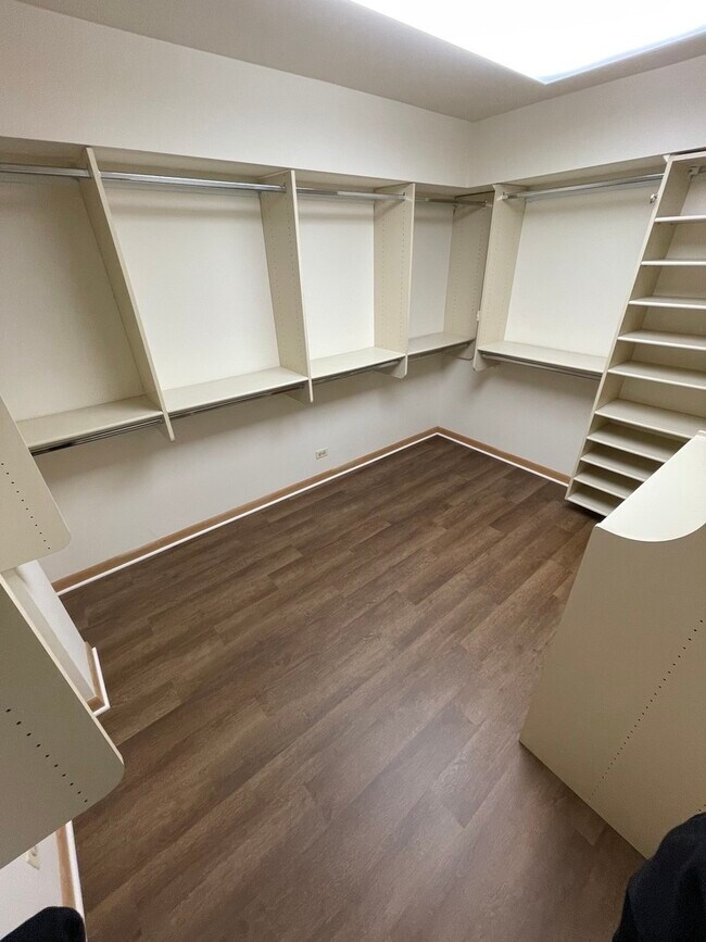 Building Photo - 1119 Deerfield Rd