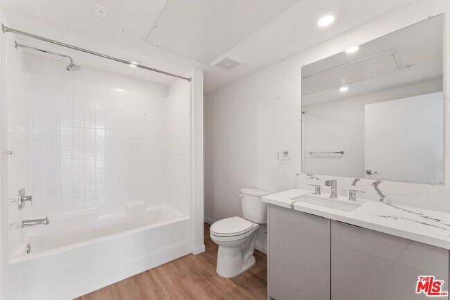 Building Photo - 3105 Bellevue Ave