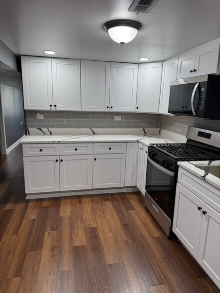 Building Photo - 2309 W 47th Pl