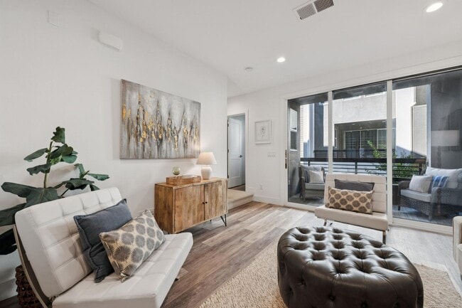 Building Photo - 3479 Client Cmn