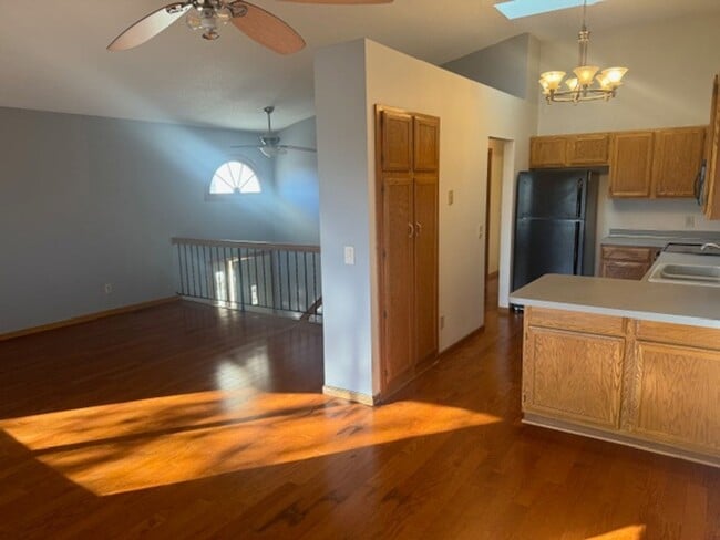 Building Photo - Beautifully Updated 3 Bed, 2 Bath, 2 Car Garage End Unit Townhome with Vaulted Ceilings