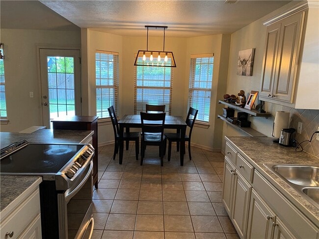 Building Photo - 2949 Bluegrass Pl