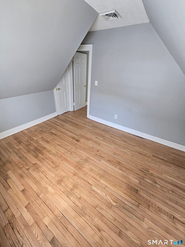 Building Photo - 263 Sheffield Ave