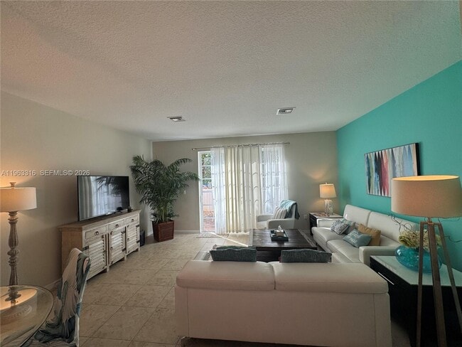 Building Photo - 2333 SE 5th St