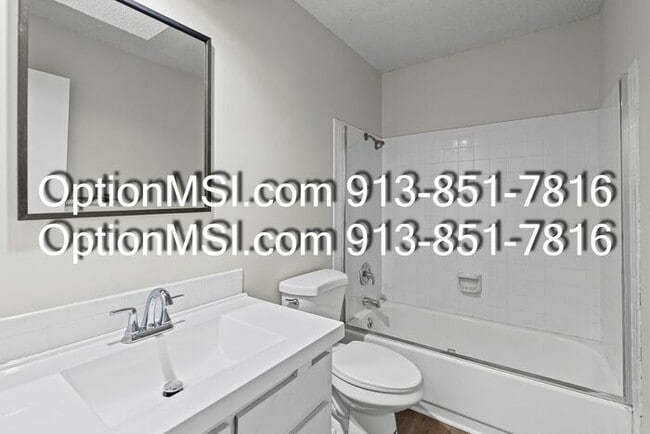 Building Photo - Minutes from KU MED~