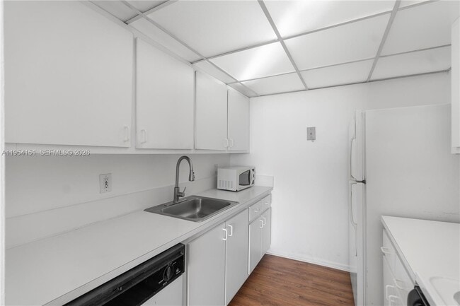 Building Photo - 2350 NE 135th St