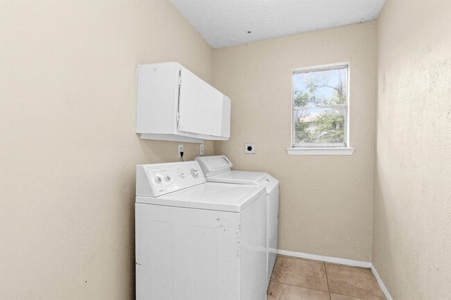 Building Photo - 24026 Spring Briar Ln