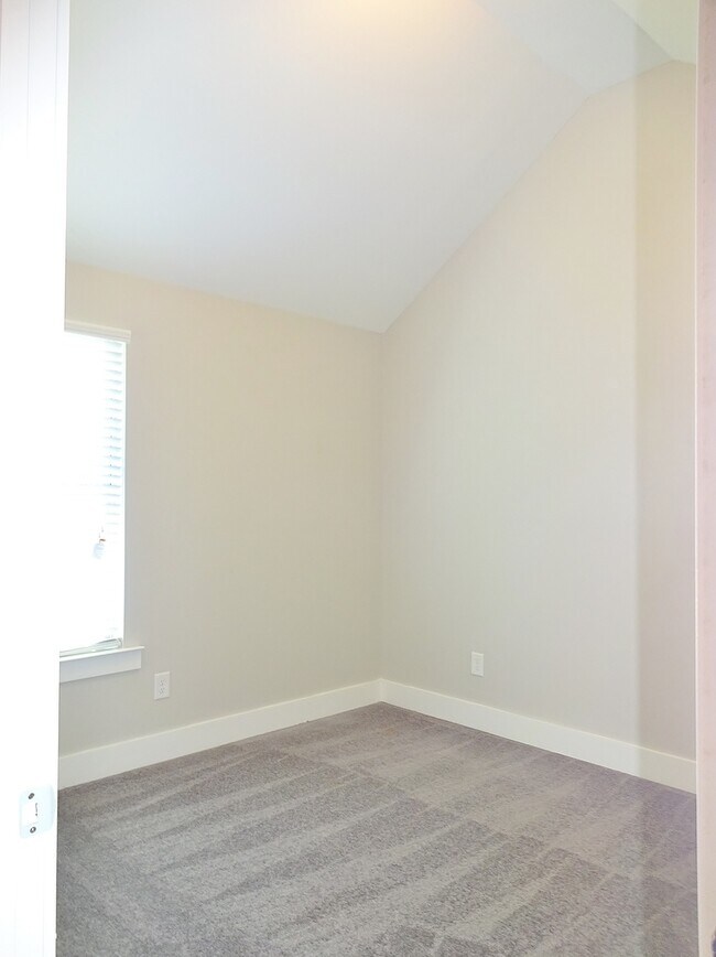Building Photo - 555 Polo Way