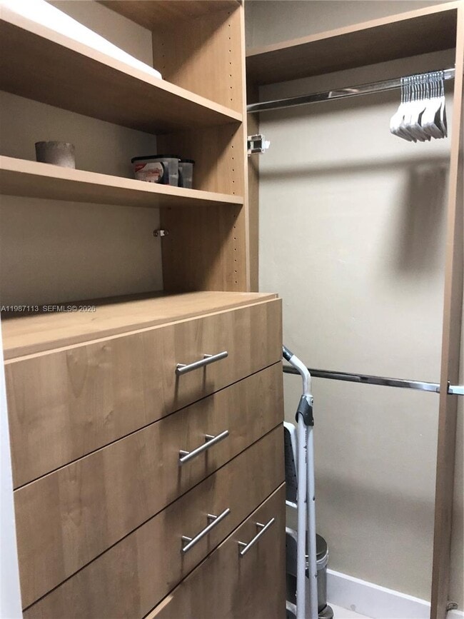 Building Photo - 1000 West Ave