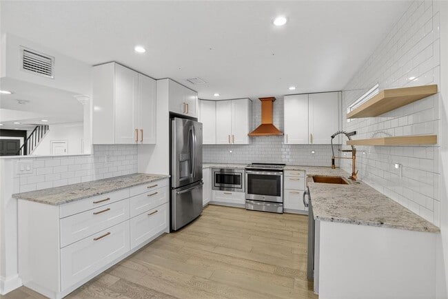 Building Photo - 162 E Davis Blvd