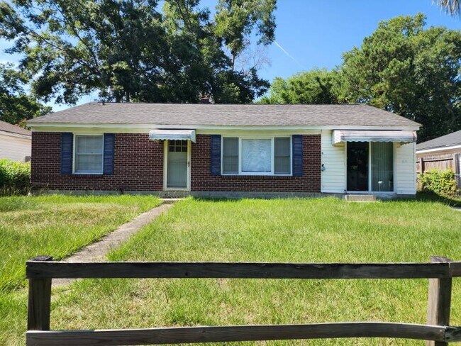Building Photo - 1518 Greenbay Dr