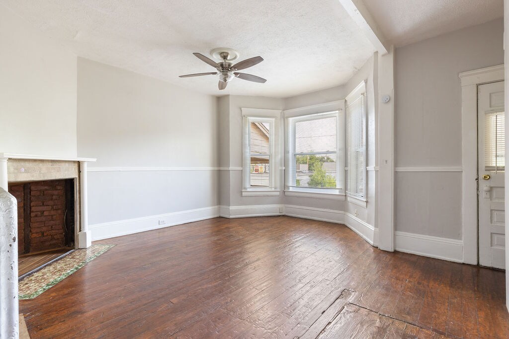 Building Photo - 1889 W 48th St