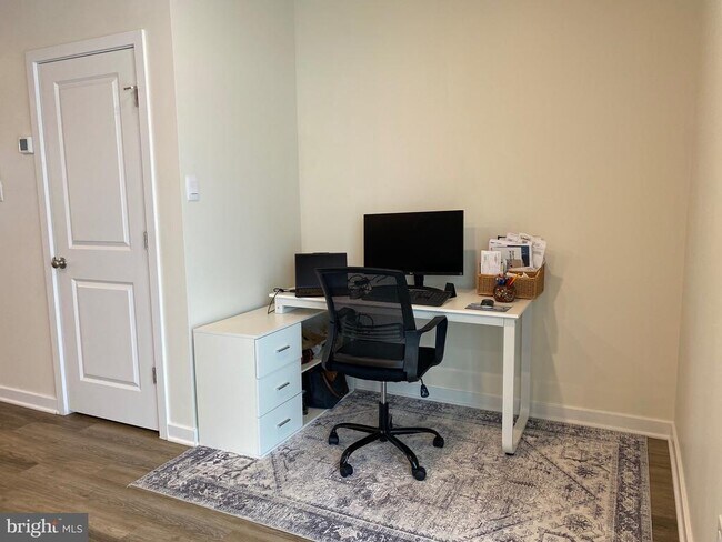 Building Photo - 7530 Daybreak Dr