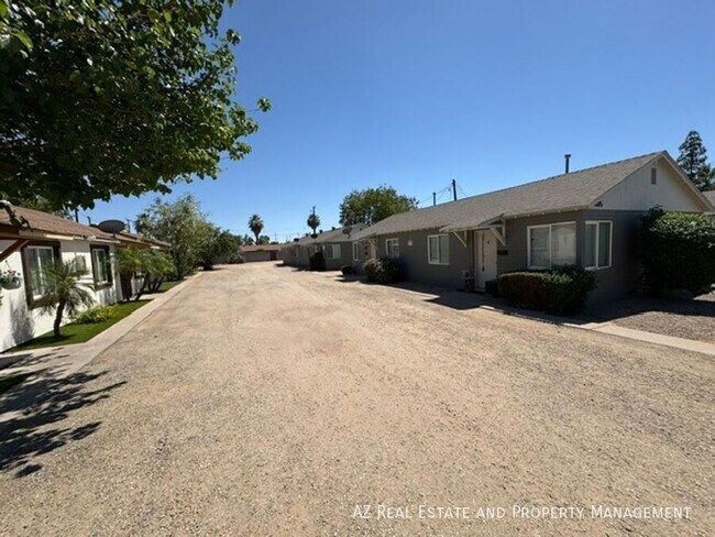 Building Photo - 1005 E Turney Ave