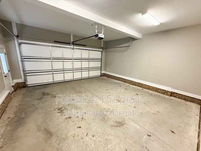 Building Photo - 945 Lynch Rd