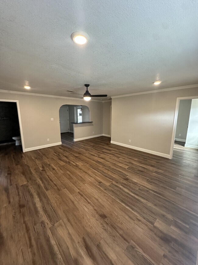 Building Photo - 1320 S 35th St