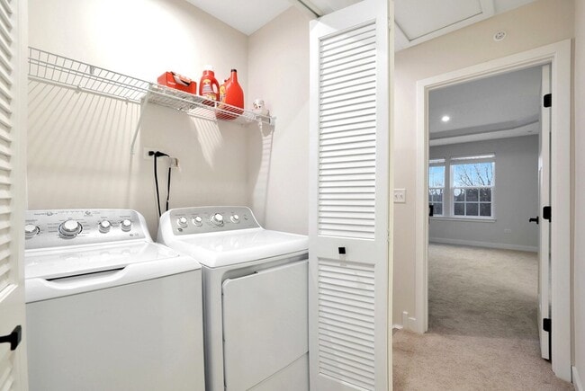 Building Photo - 155 Canterbury Way