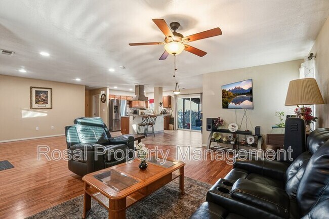 Building Photo - 1700 Gschwind Pl SW