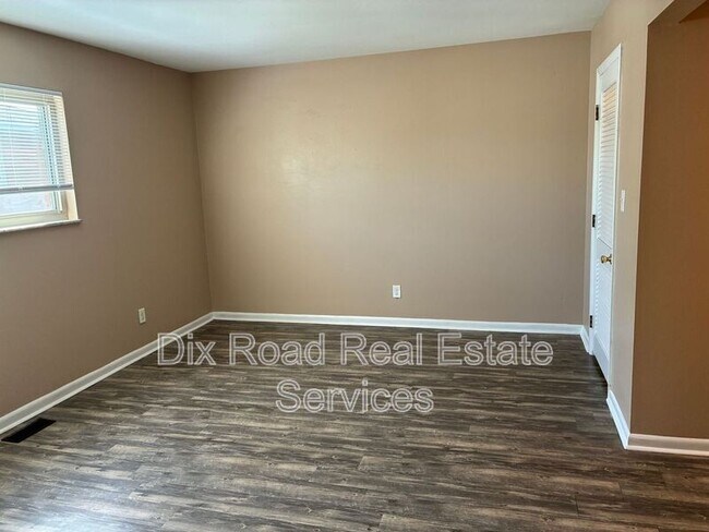 Building Photo - 5261 Bromwick Dr