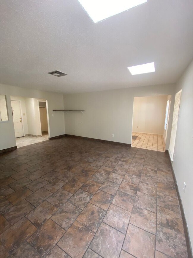 Building Photo - 675 Frank Maes Ave