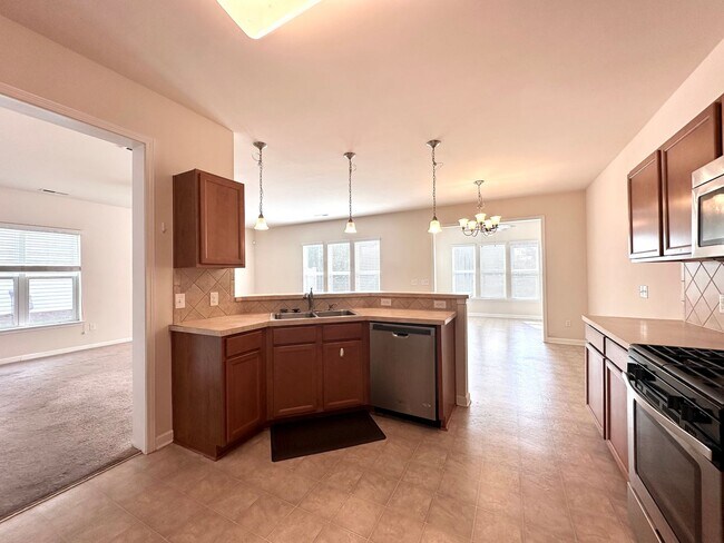 Building Photo - **MOVE IN SPECIAL!**Beautiful 3BR/2.5BA Home in Charlotte!