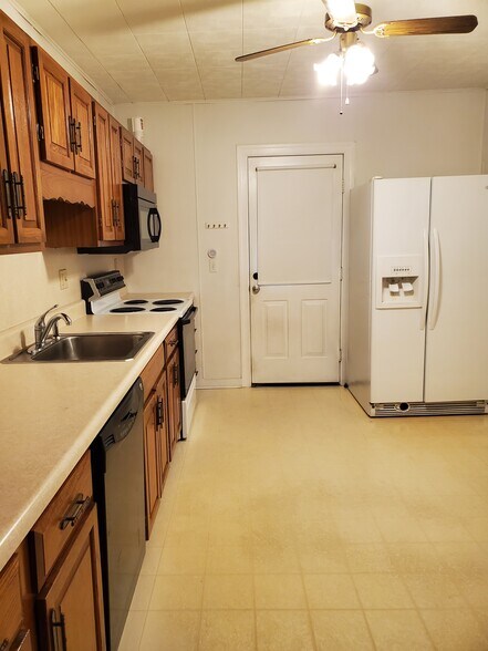 Kitchen - 507 W Mahoning St
