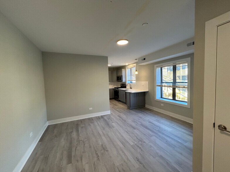 Building Photo - 1131 Oak Ave