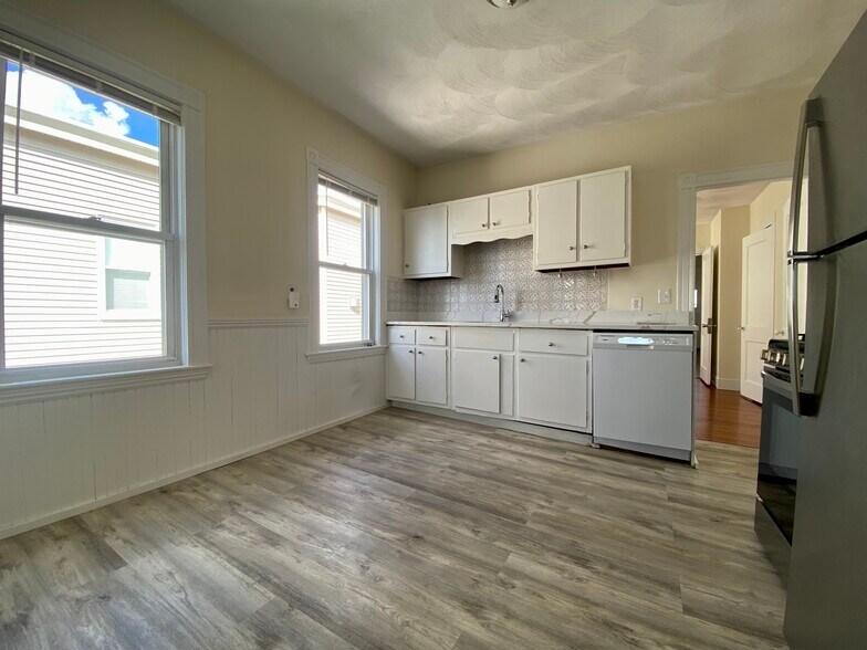 Building Photo - 10 Belknap St