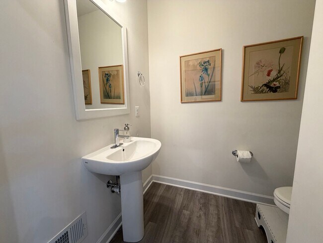 Building Photo - 1078 Delphi Ln