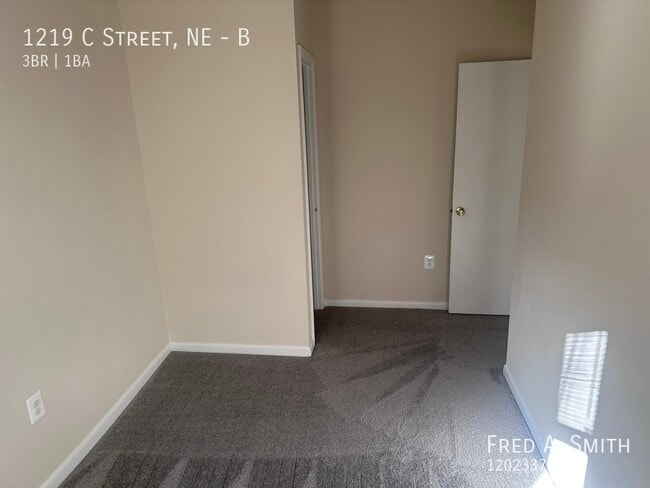 Building Photo - 1219 C St NE