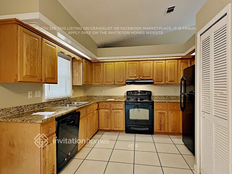 Building Photo - 339 Medina Ct