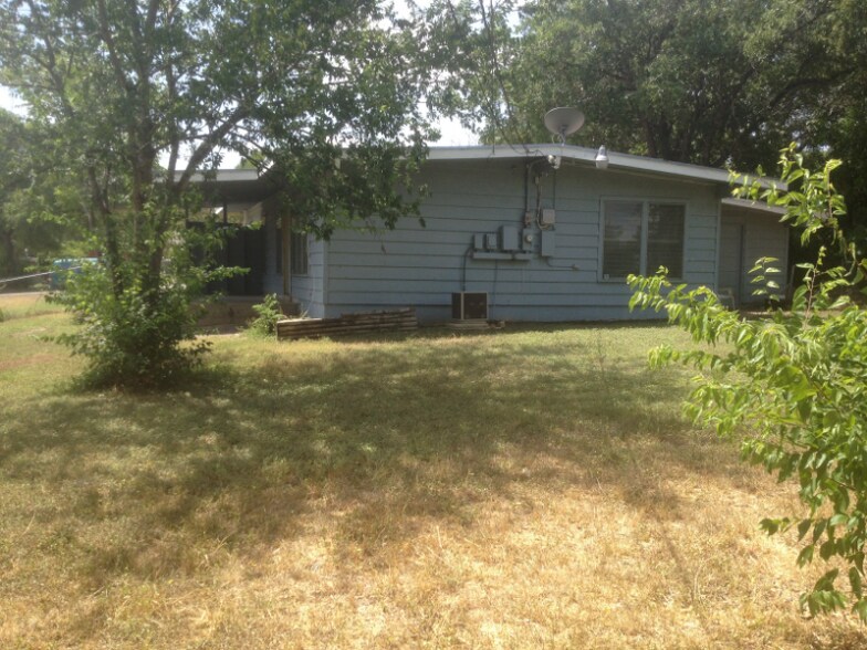 Building Photo - 327 Sharon Dr