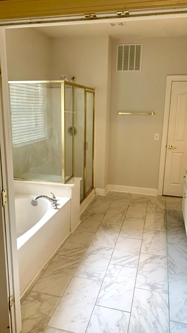 Building Photo - 11106 Knight Castle Dr