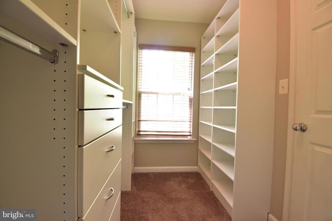 Building Photo - 5053 Kilburn St