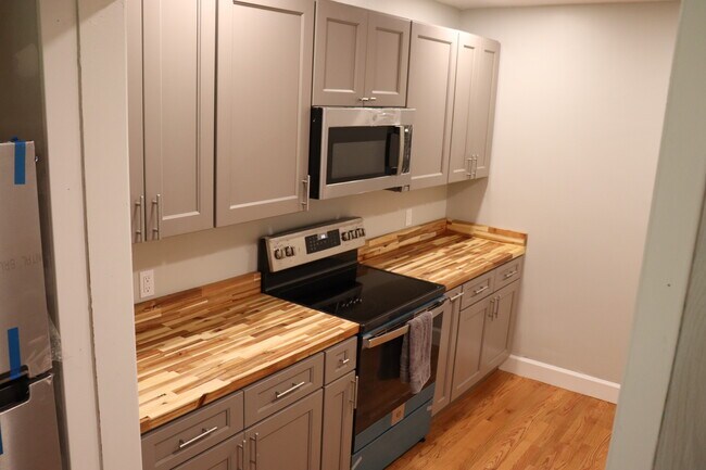 Kitchen - 1275 Peachtree St