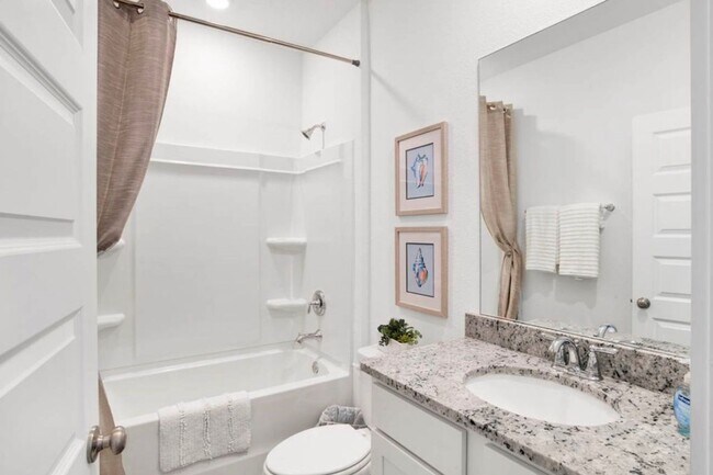 Building Photo - Charming 4BR House in a Calm and friendly ...