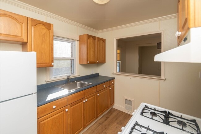 Building Photo - 35 Hudson Terrace