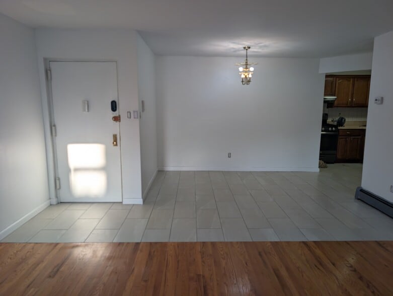 Building Photo - 15040 Tahoe St